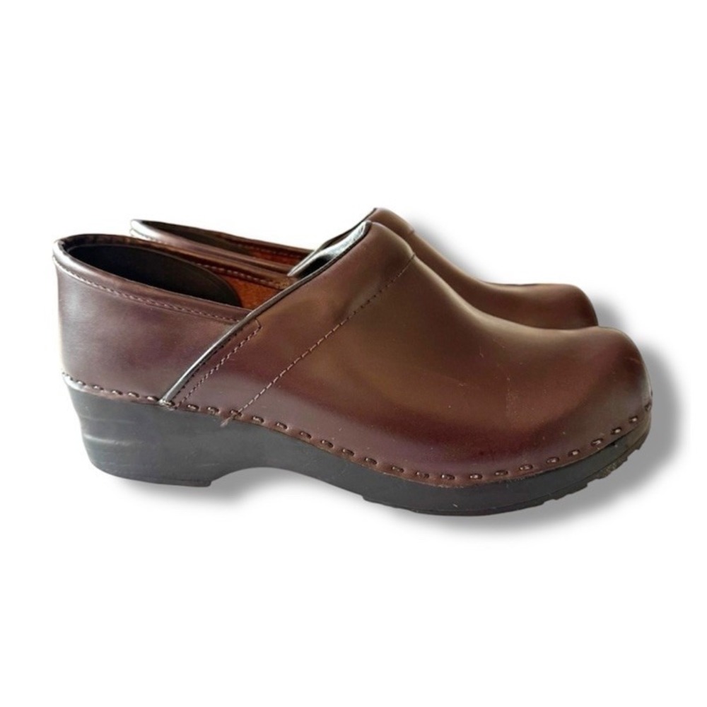 LL BEAN Women's Size 7 Professional Clogs Brown Leather Slip On Nursing Workwear